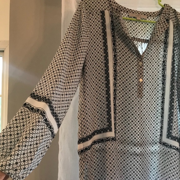Black and white blouse from the Loft - Picture 2 of 4